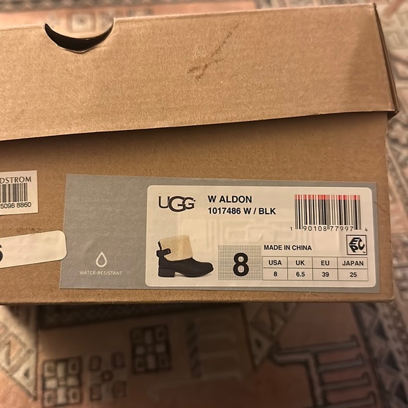 Ugg W Aldon Boots - Picture 3 of 9